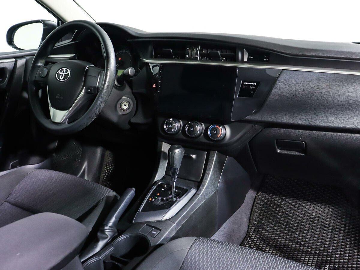 Toyota Corolla 2018, серебряный
