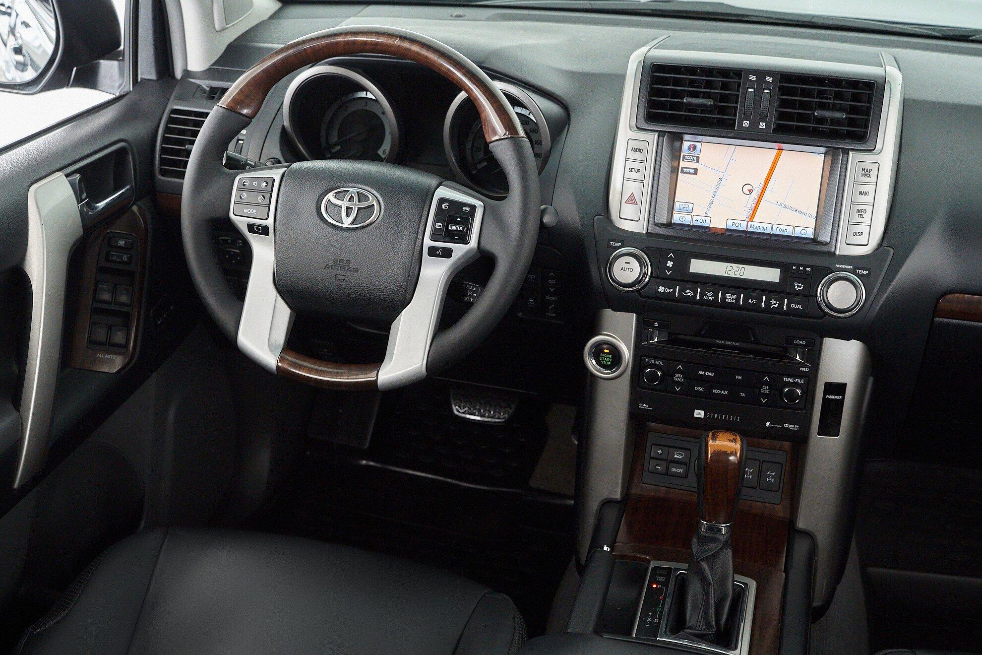 Toyota Land Cruiser Prado 2011, серый