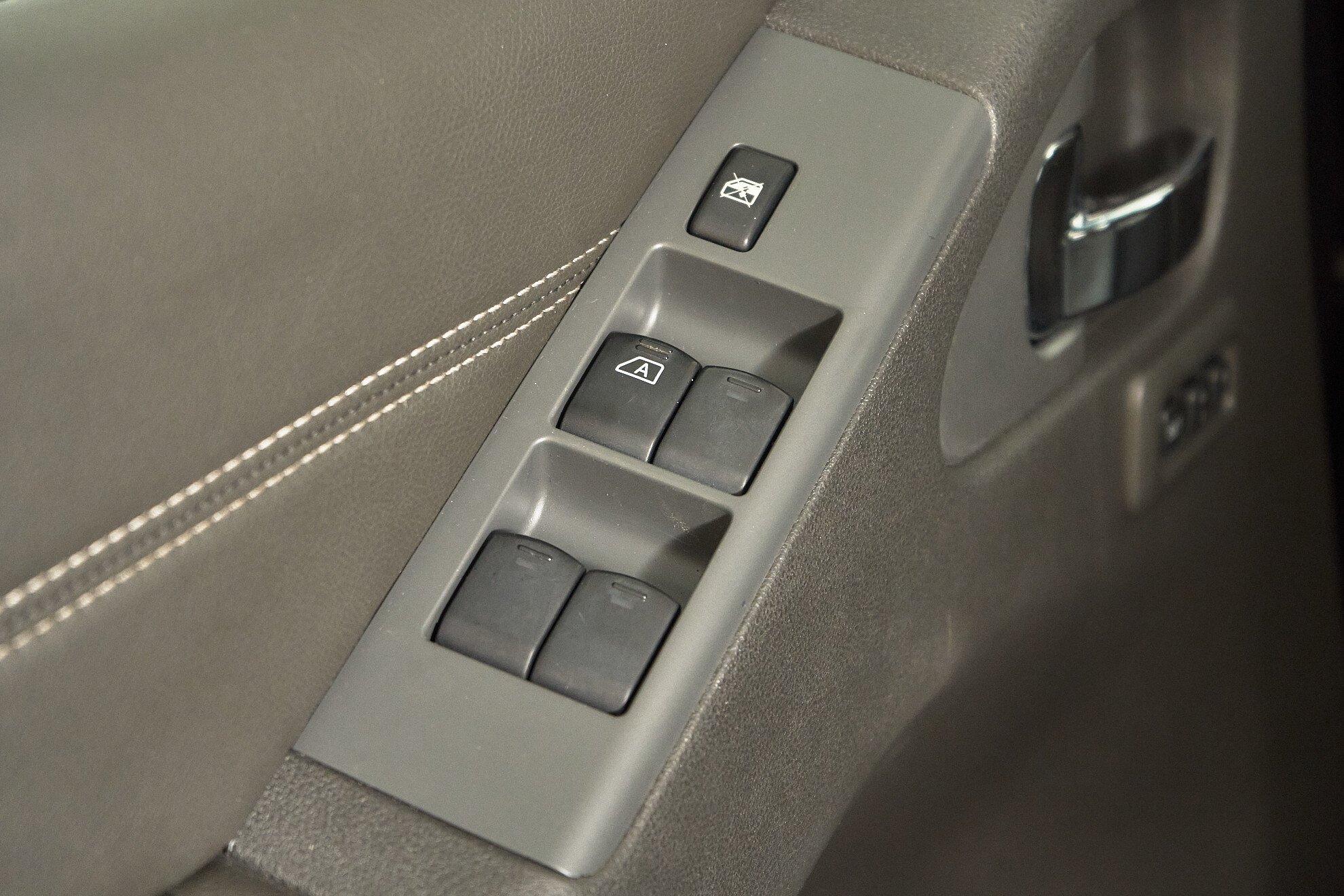 Nissan Pathfinder 2012, черный