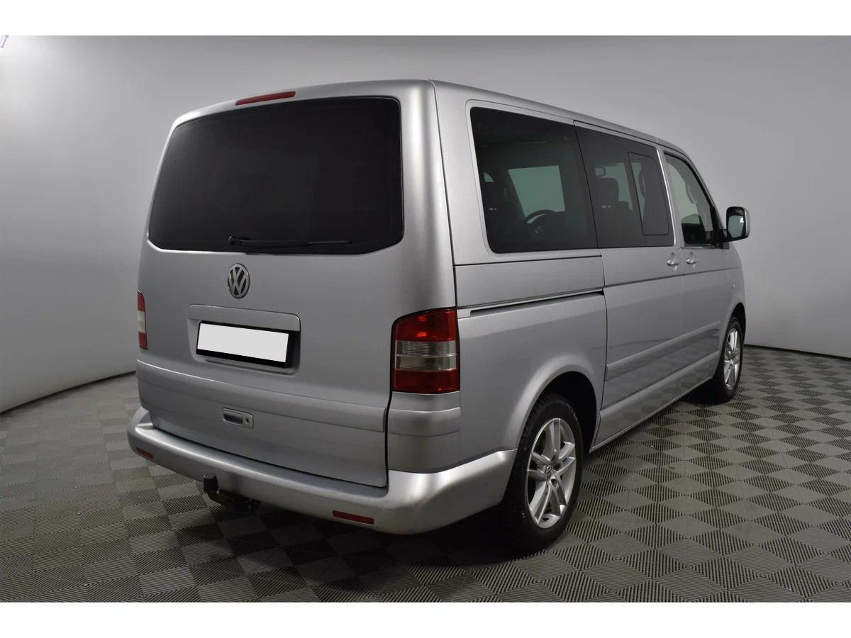 Volkswagen Multivan 2009, серебряный