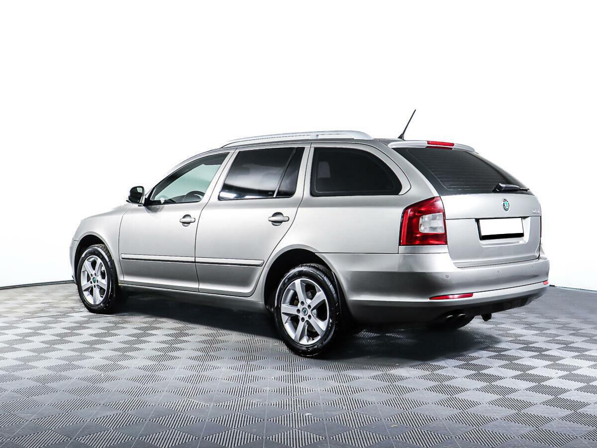 Skoda Octavia 2012, серебряный