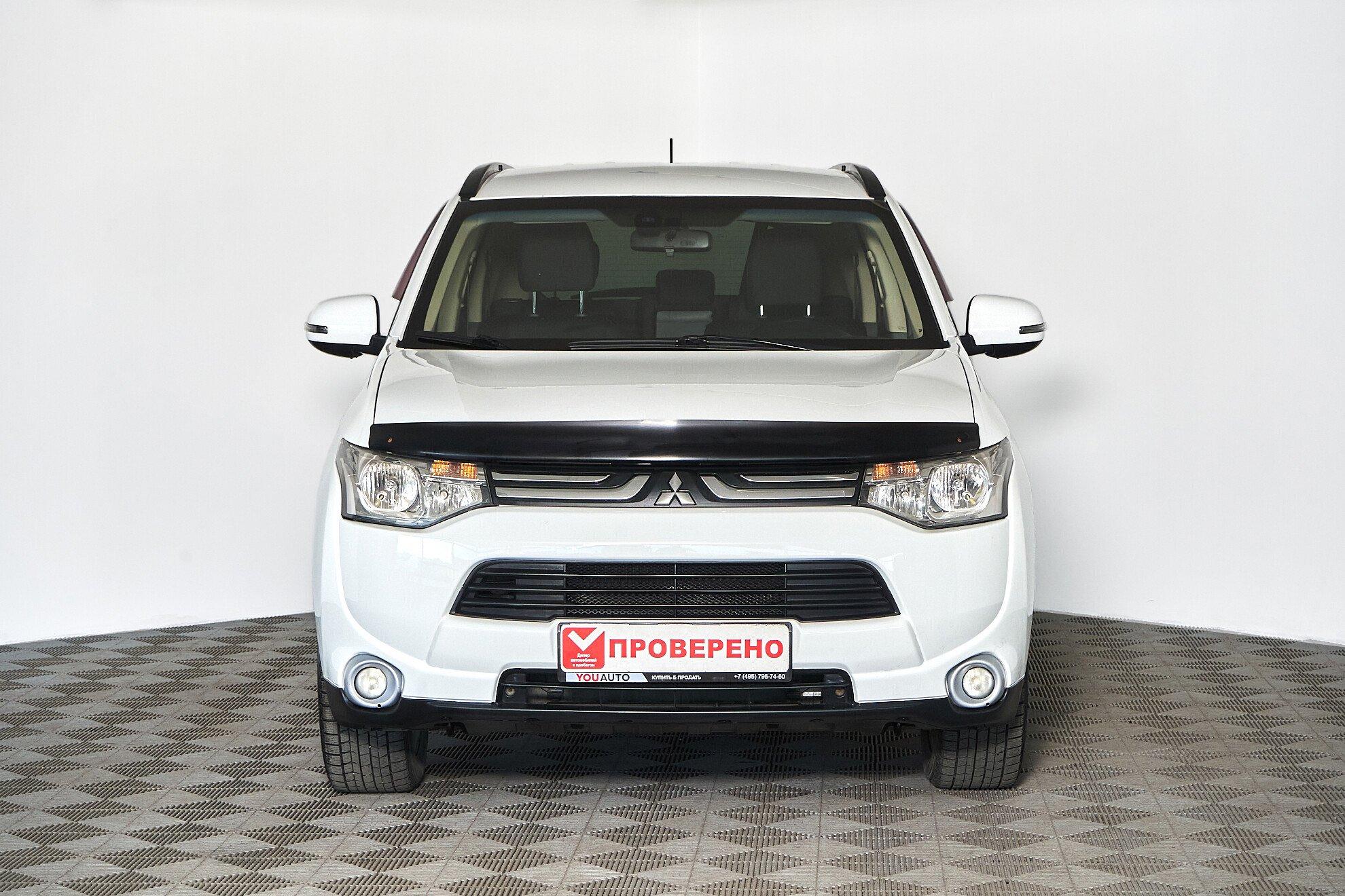 Mitsubishi Outlander 2013, белый