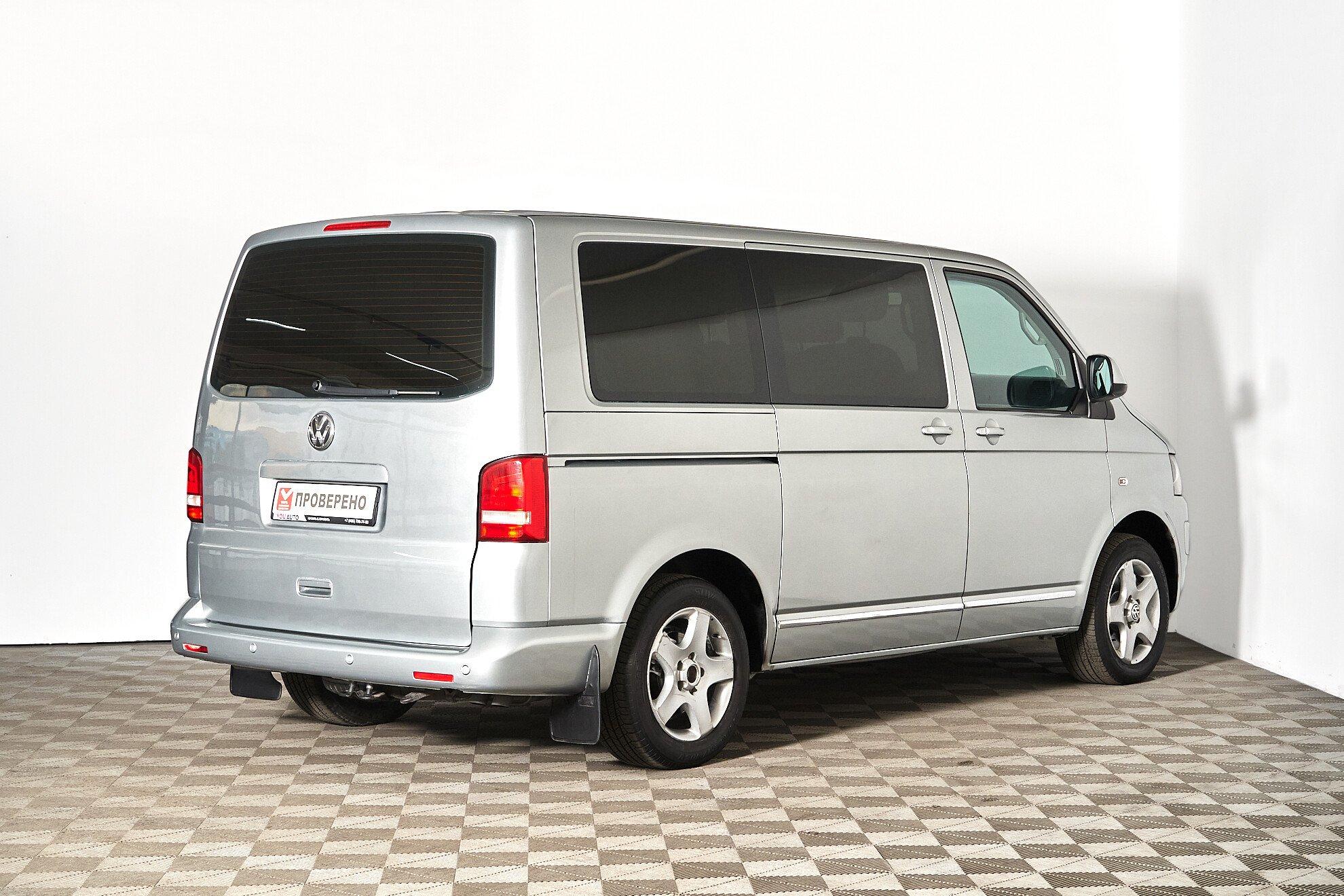Volkswagen Multivan 2010, серебряный