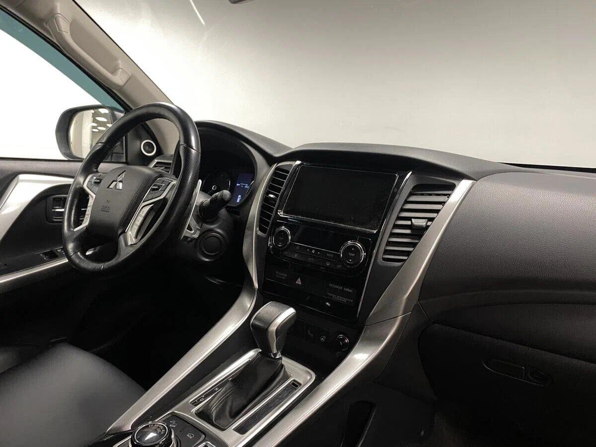Mitsubishi Pajero Sport 2018, серый
