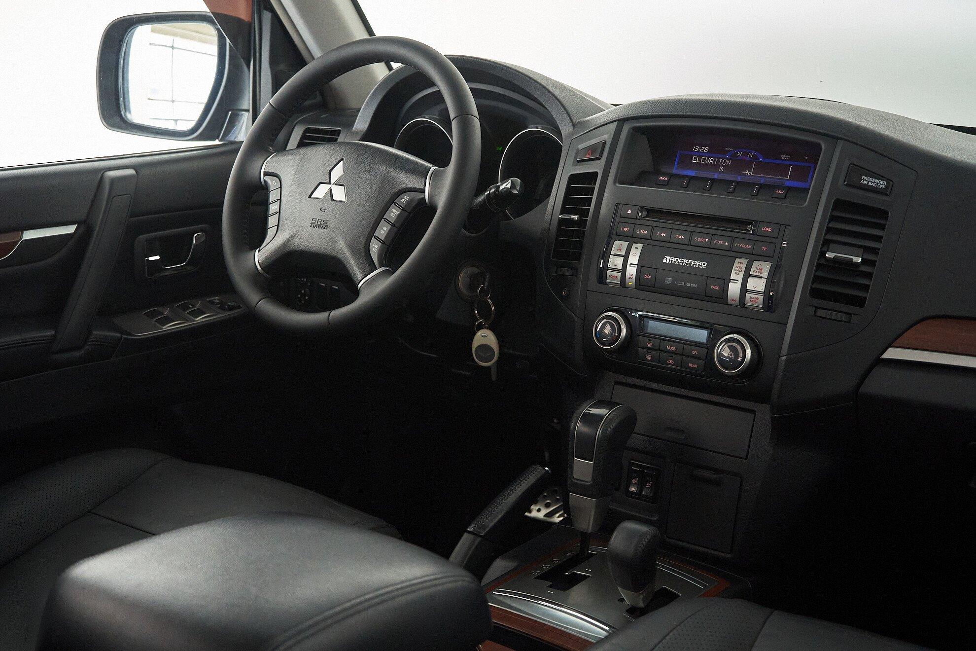 Mitsubishi Pajero 2007, черный