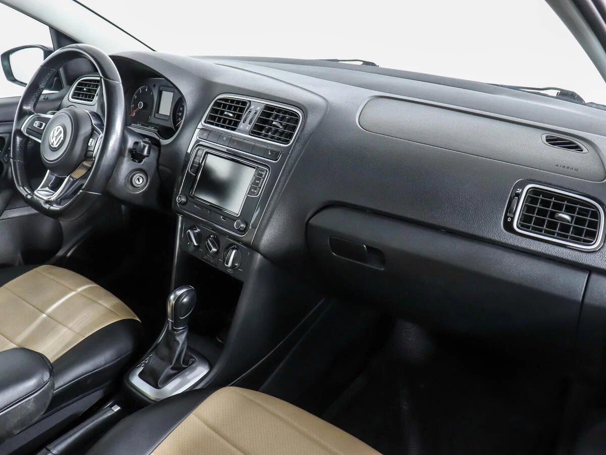 Volkswagen Polo 2015, черный