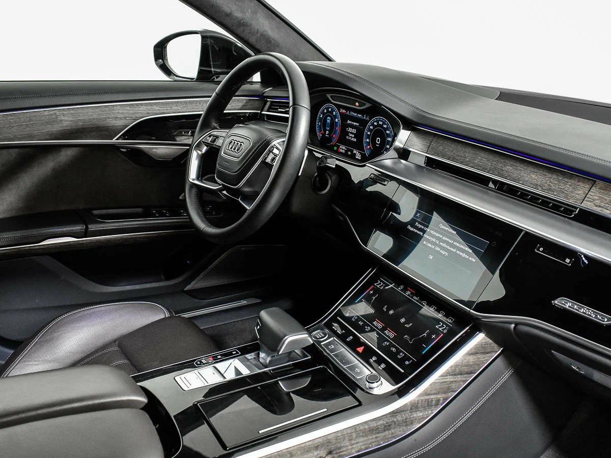 Audi A8 2018, черный