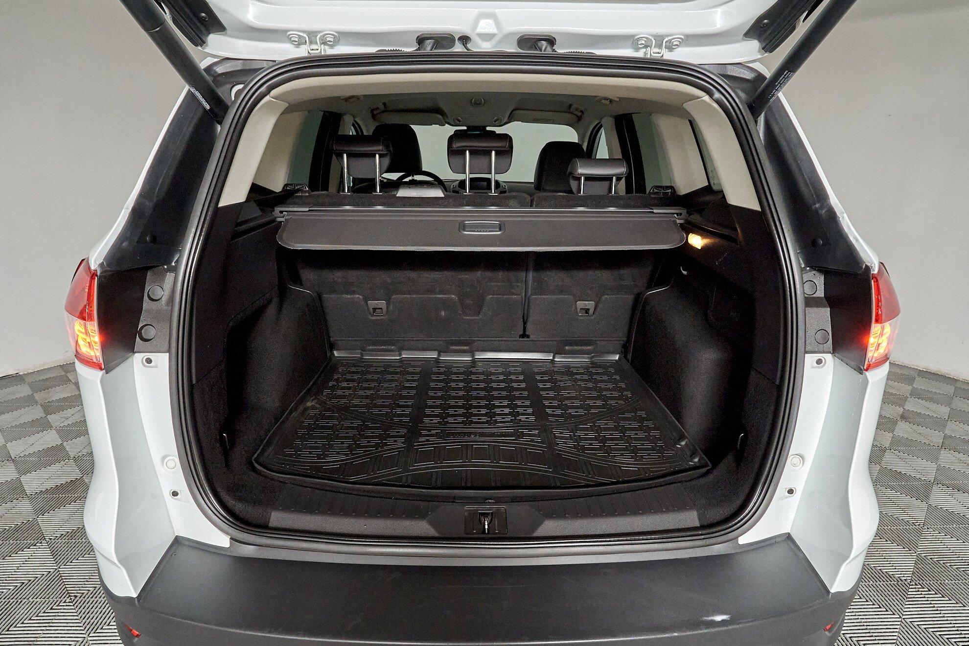 Ford Kuga 2015, белый