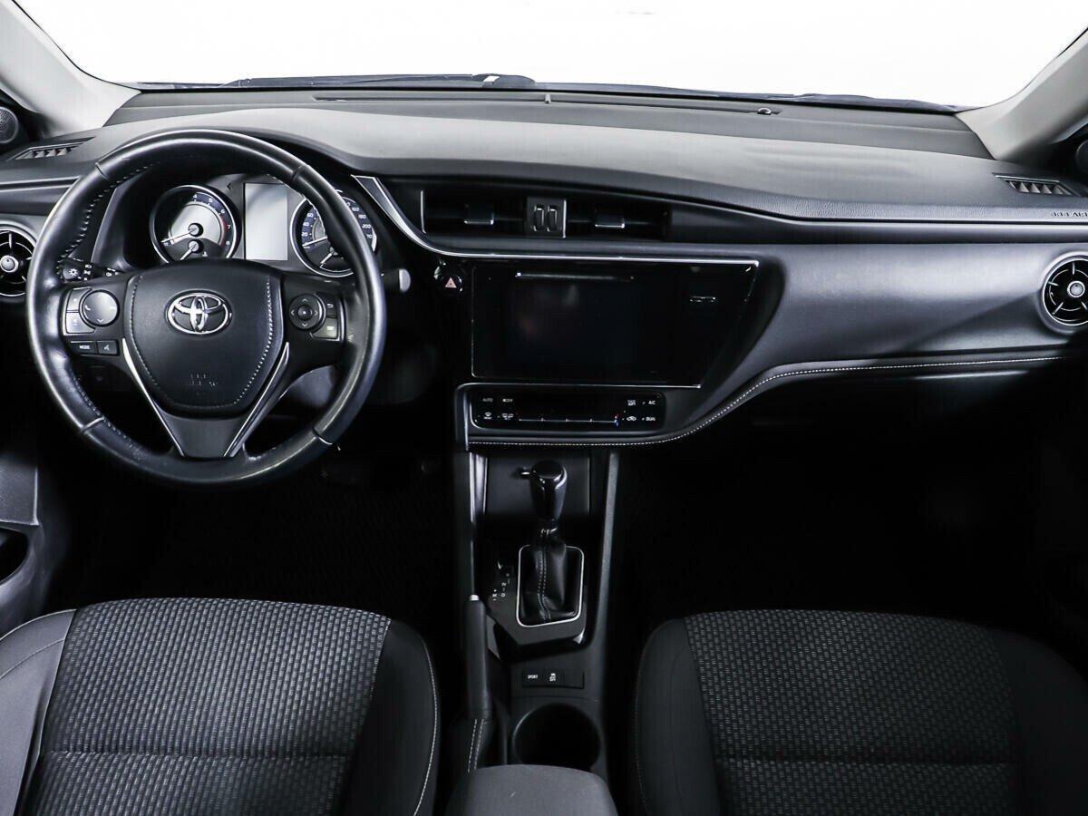 Toyota Corolla 2018, серый