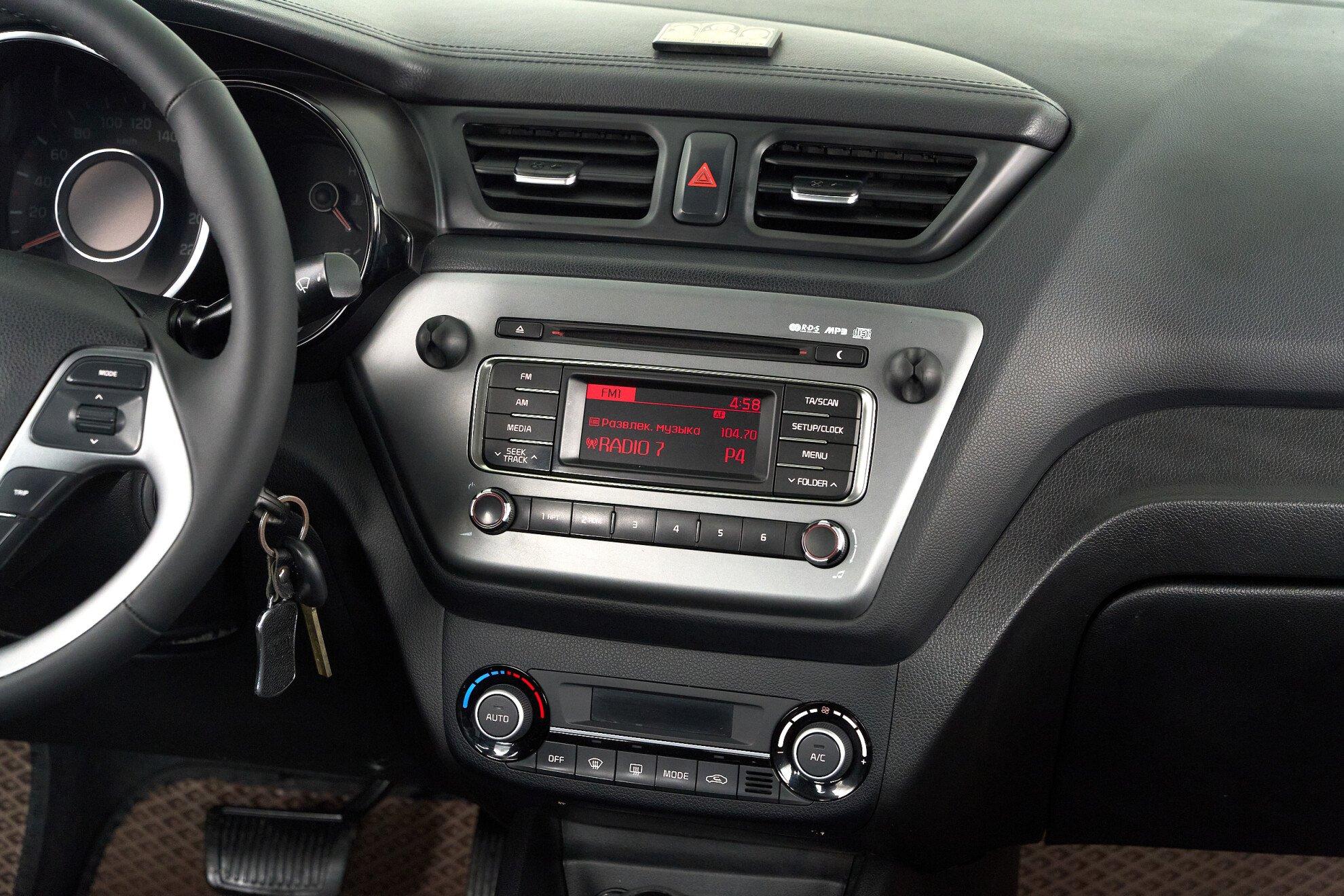 Kia Rio 2016, коричневый