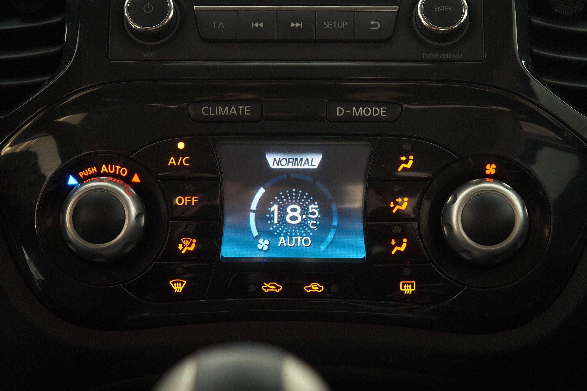 Nissan Juke 2012, коричневый