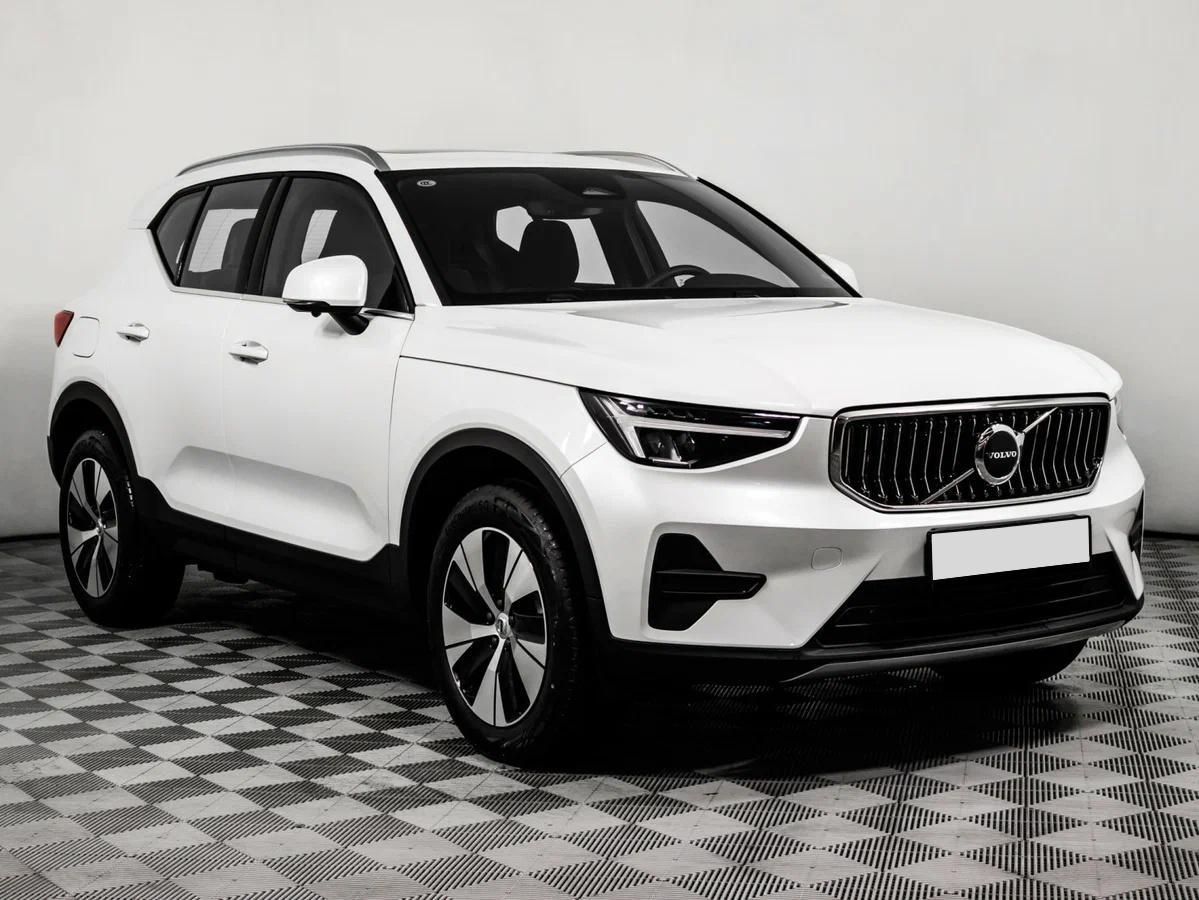 Volvo XC40 2024, белый