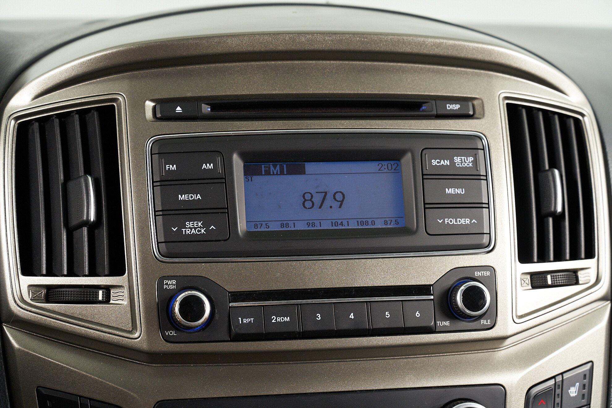 Hyundai Grand Starex 2016, серебряный