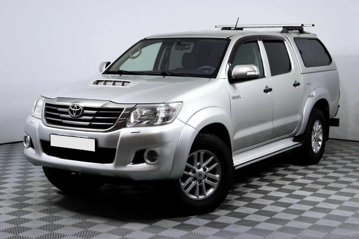 Toyota Hilux 2012, серебряный