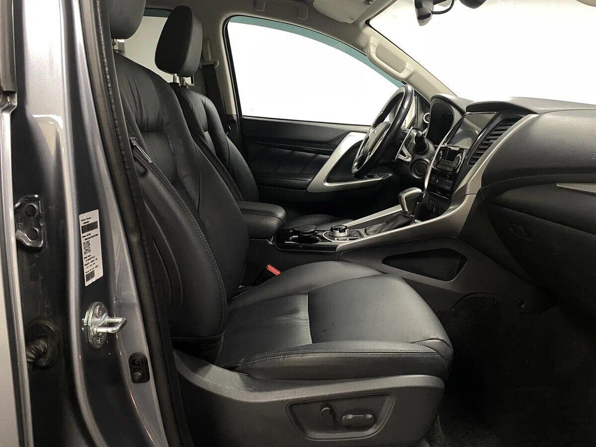 Mitsubishi Pajero Sport 2018, серый