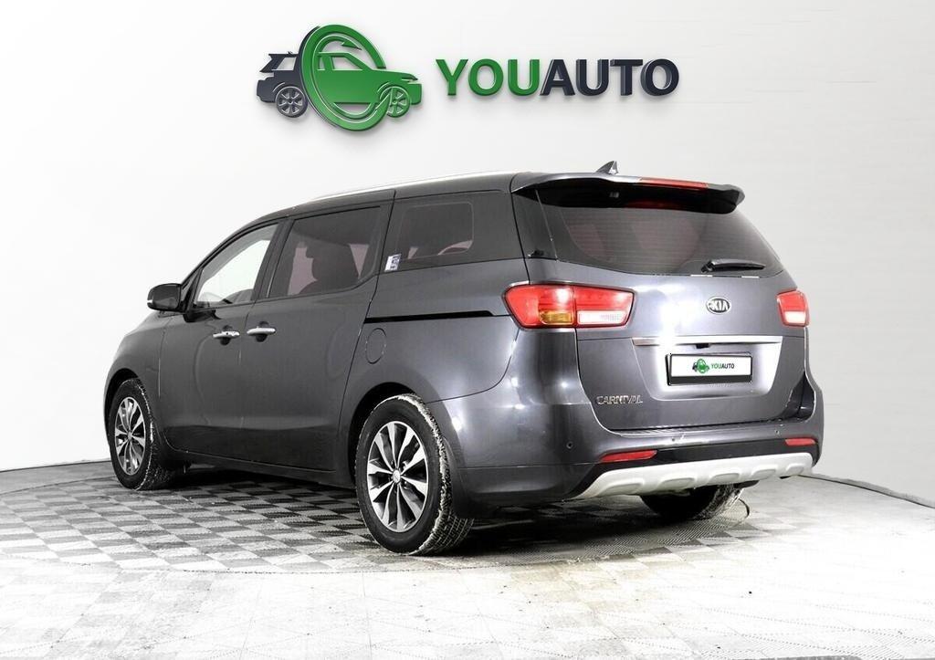 Kia Carnival 2017, серый
