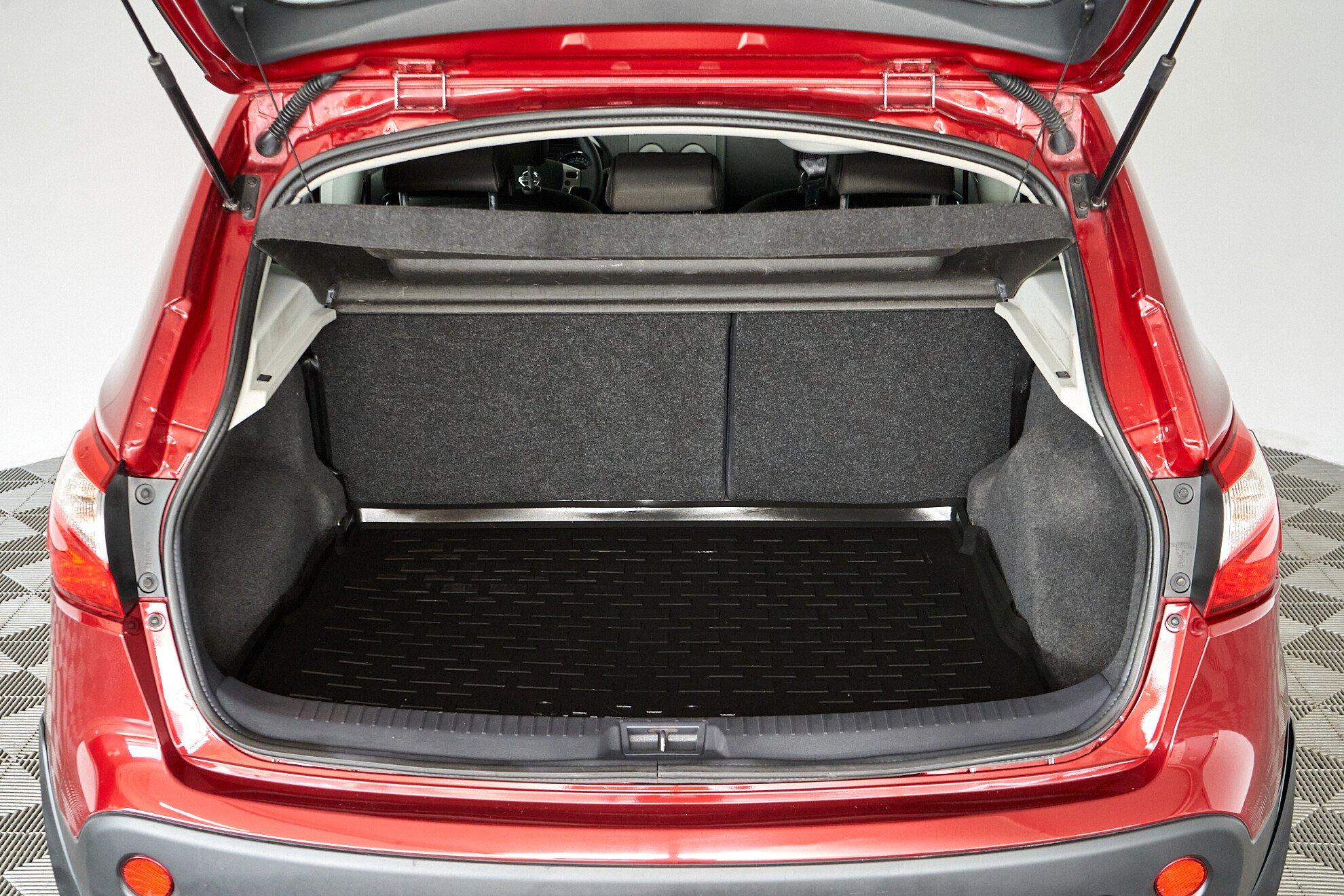 Nissan Qashqai 2013, красный