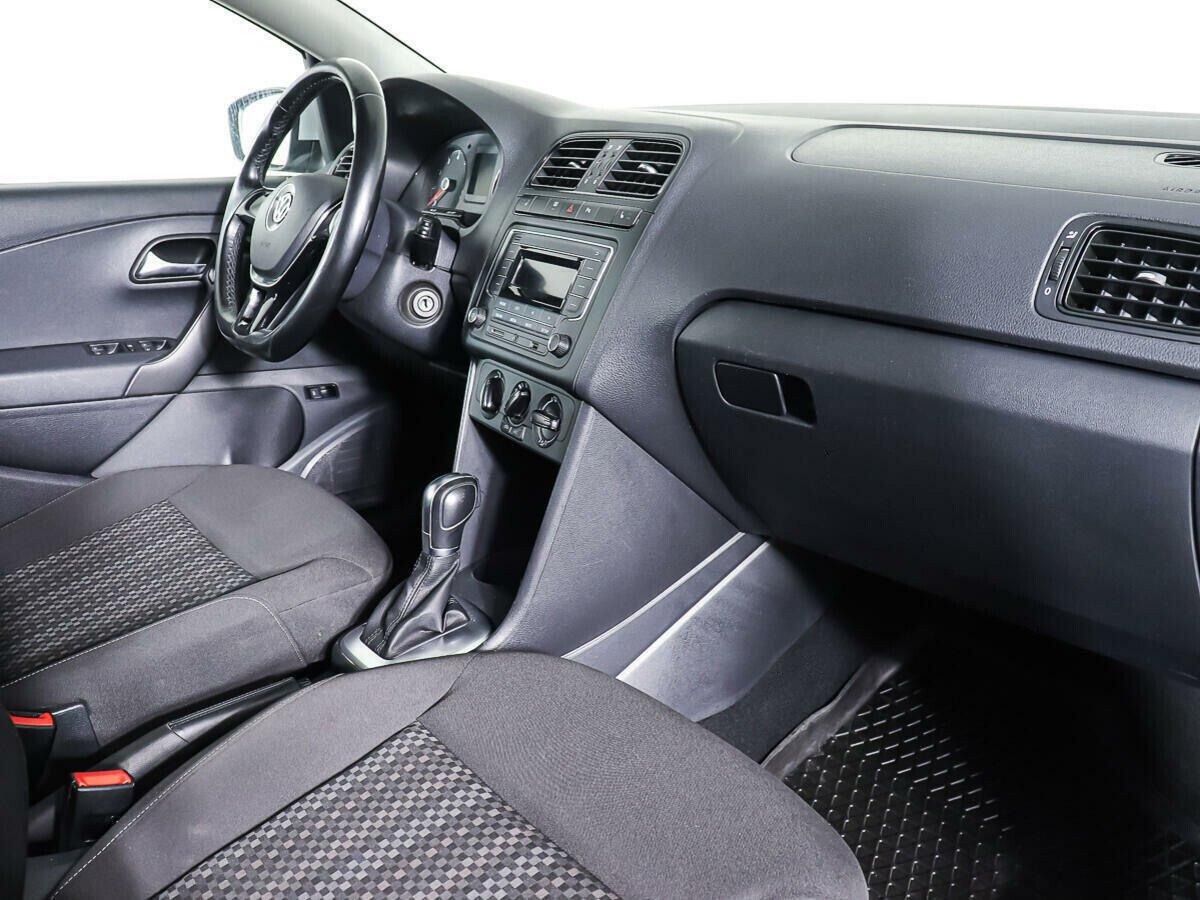 Volkswagen Polo 2019, серебряный
