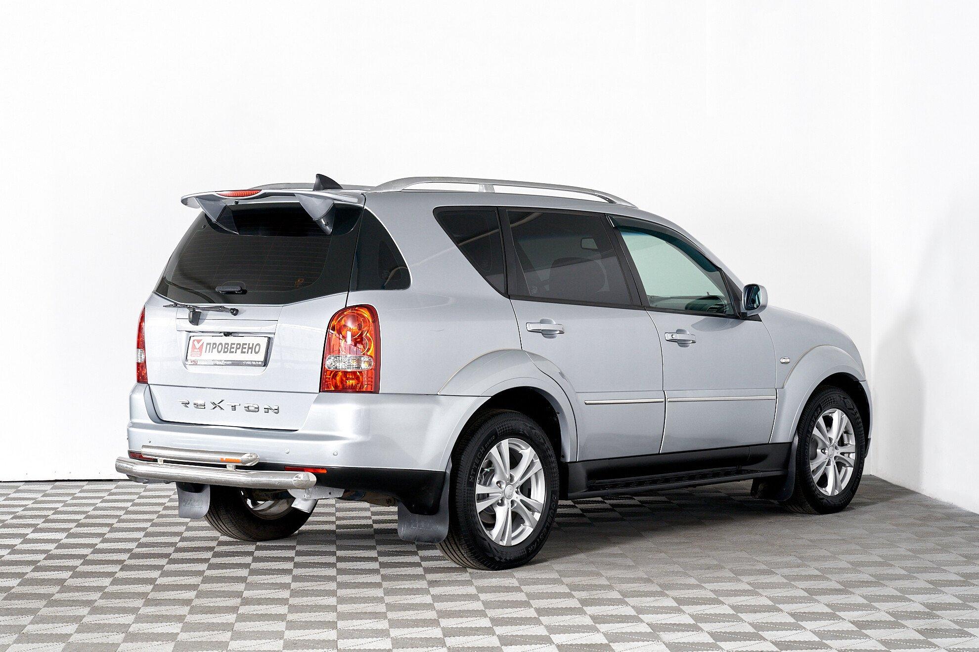 SsangYong Rexton 2010, серебряный