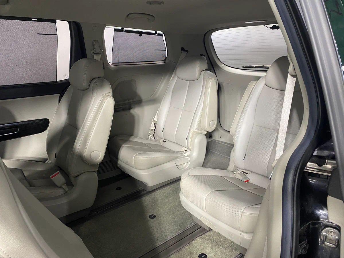 Kia Carnival 2018, серый