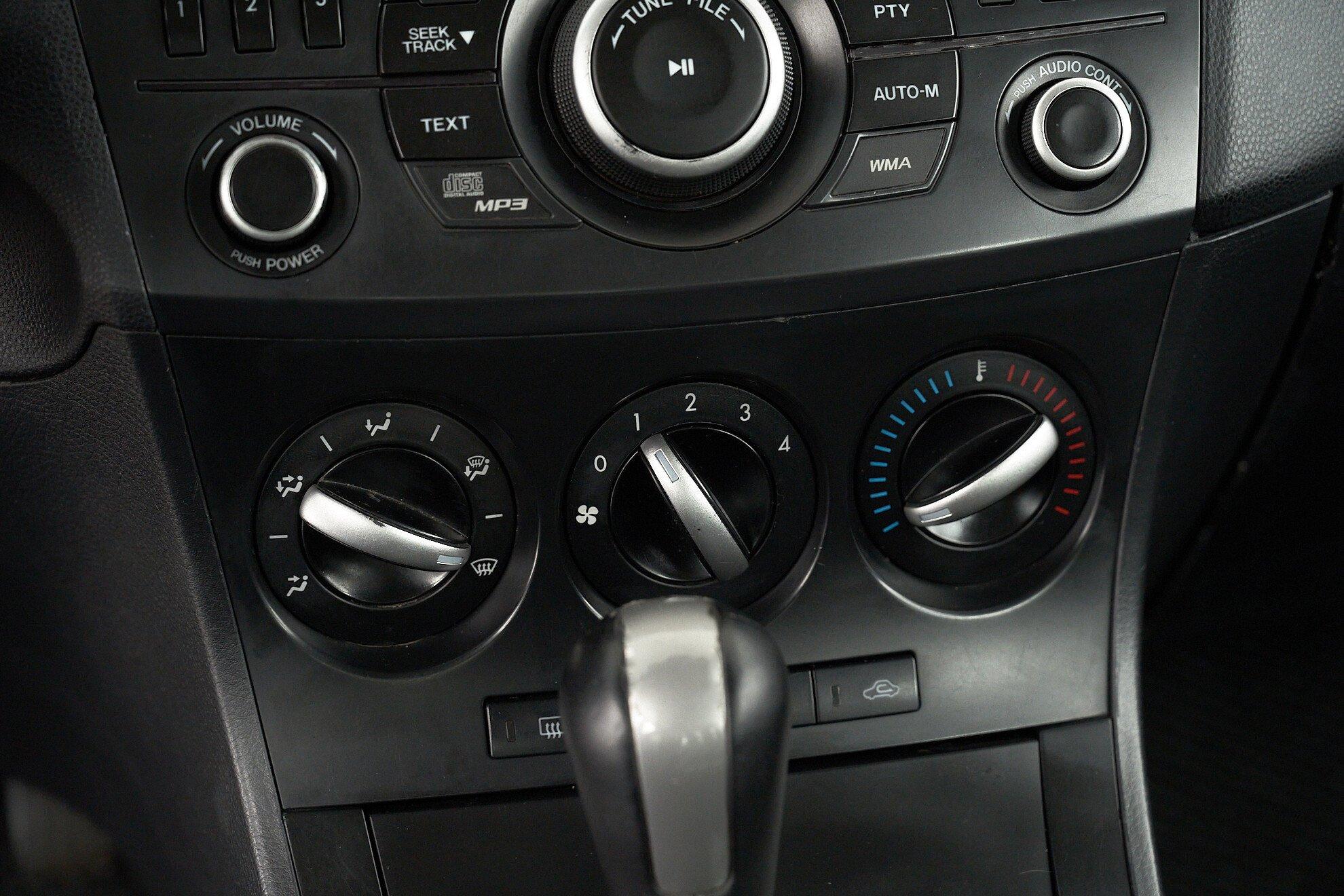 Mazda 3 2011, красный