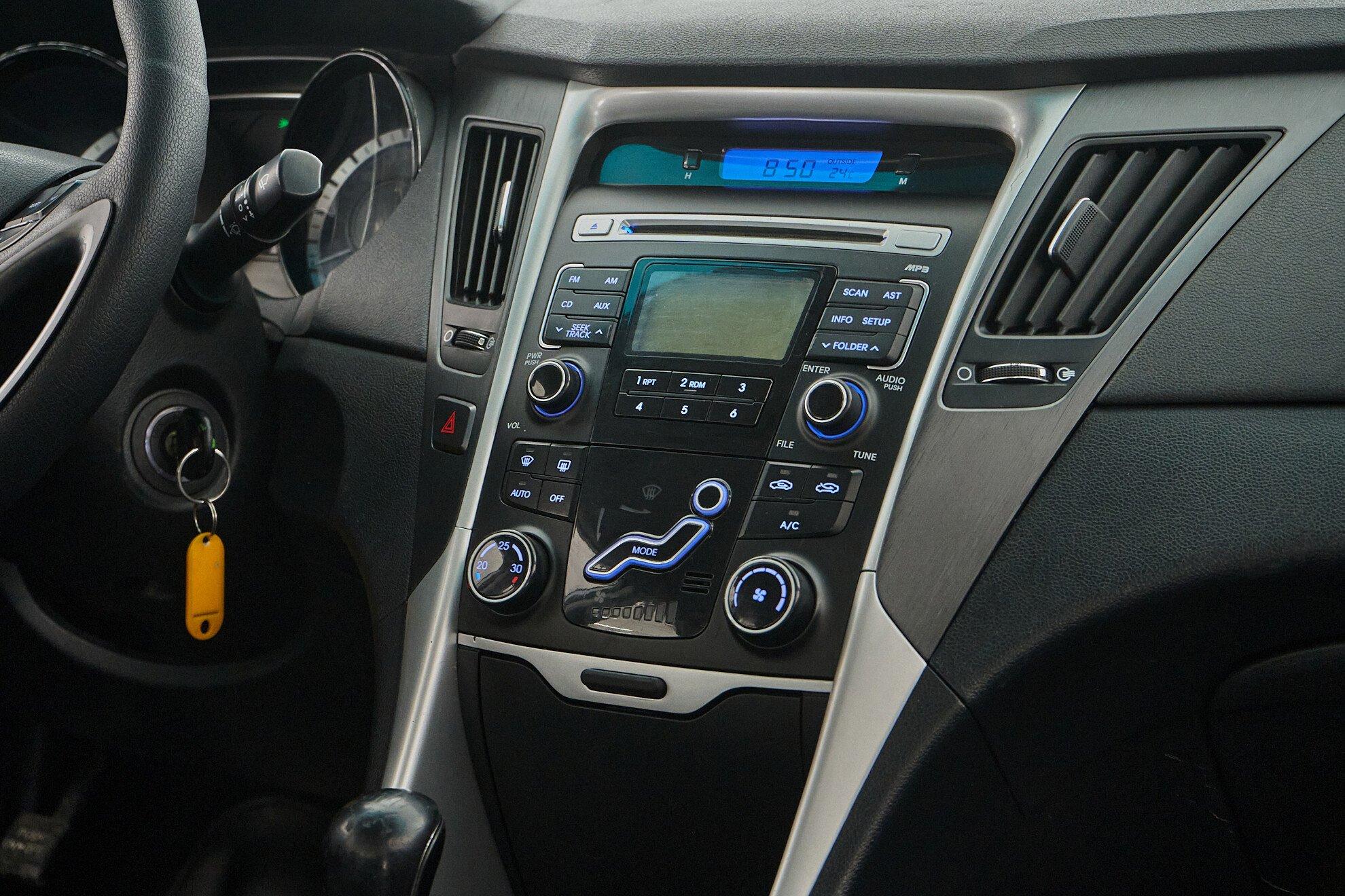 Hyundai Sonata 2012, белый