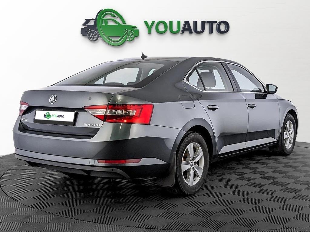 Skoda Superb 2019, серый
