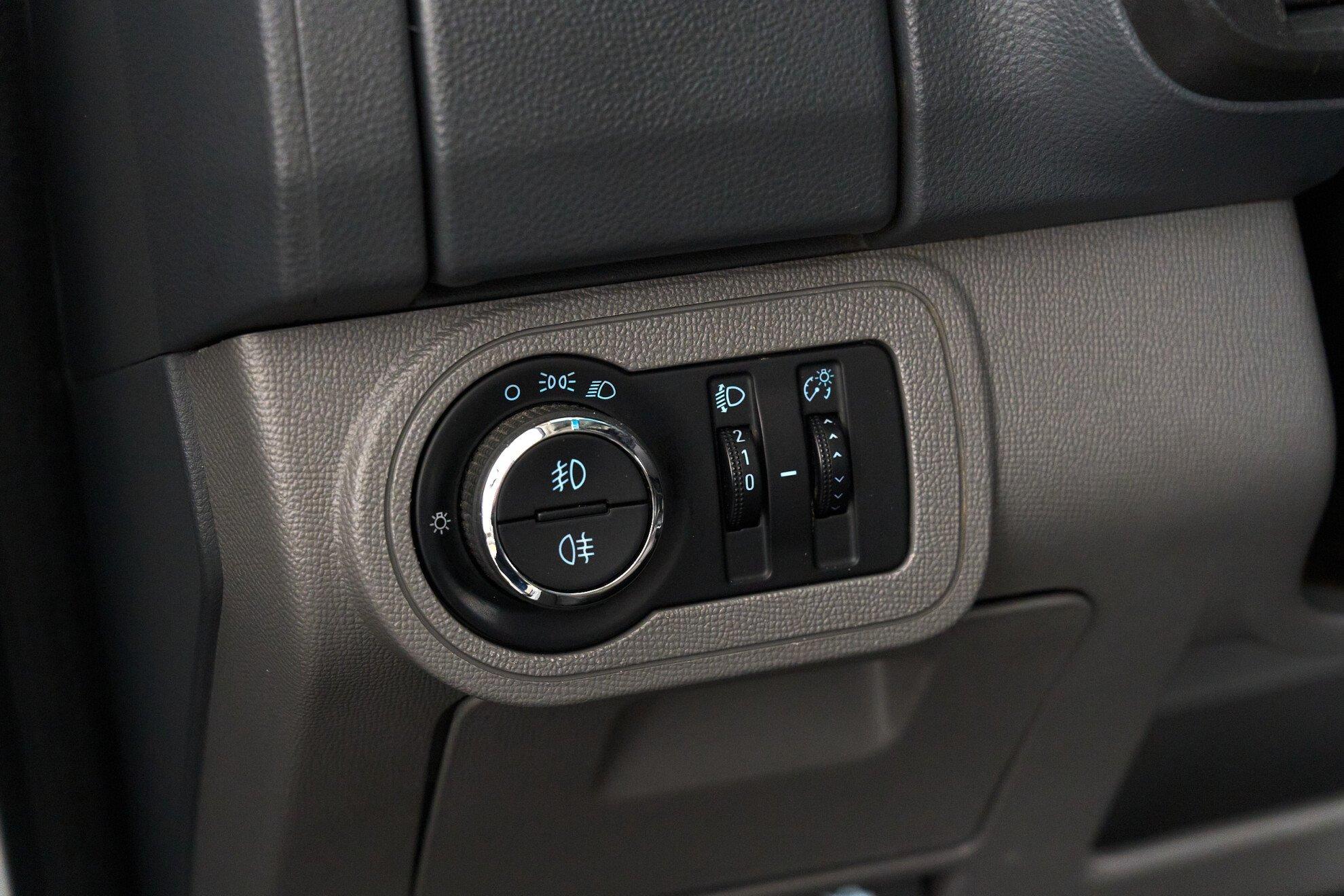 Chevrolet TrailBlazer 2013, белый