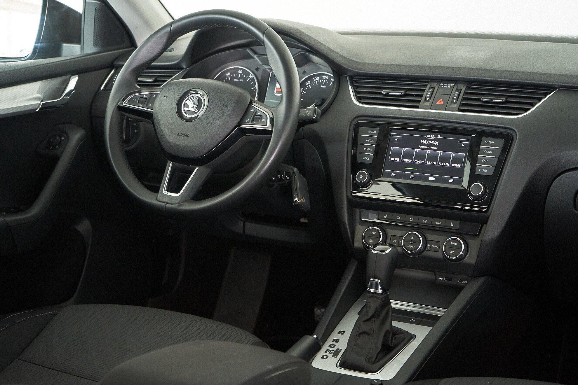 Skoda Octavia 2016, коричневый