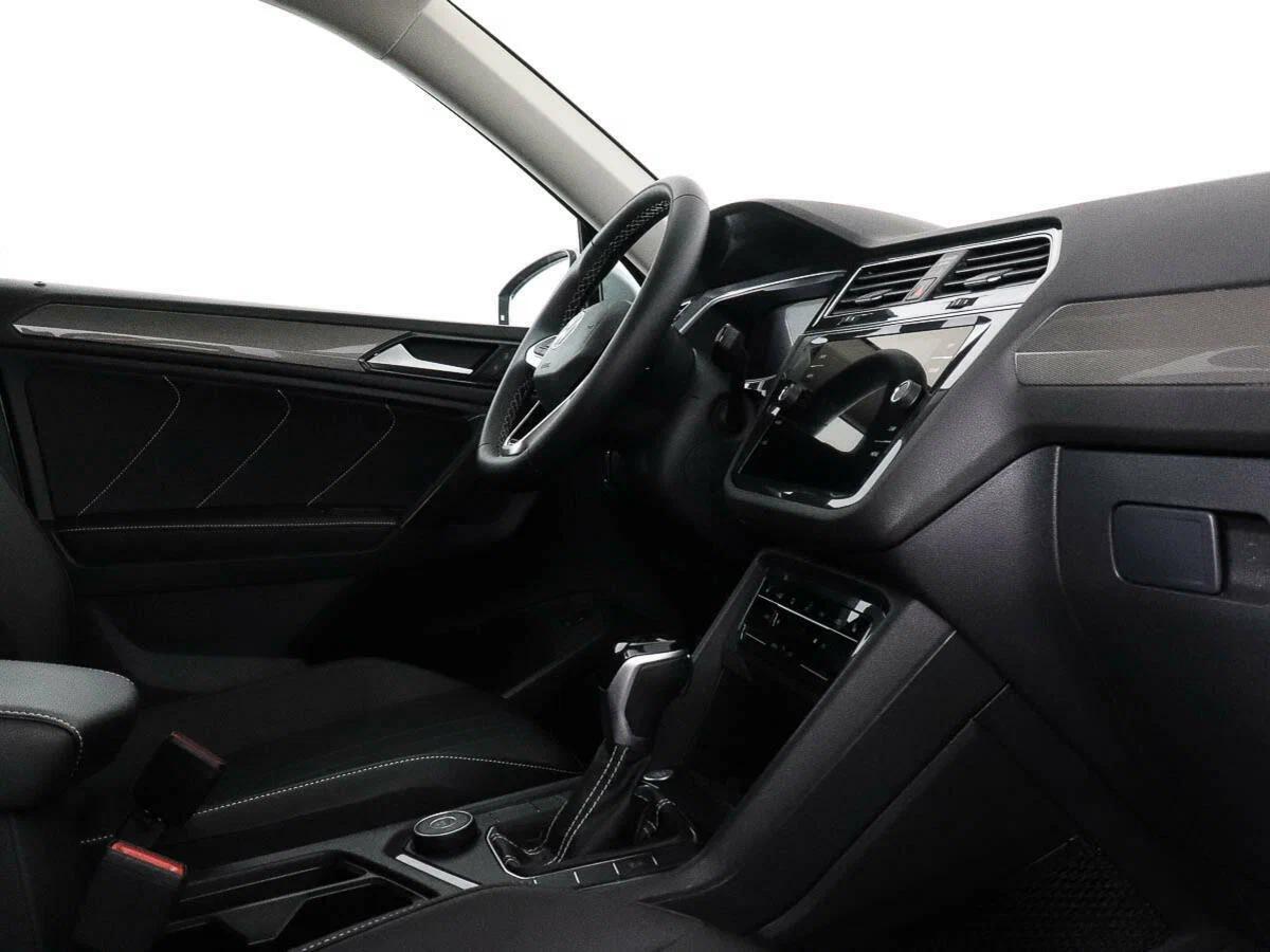 Volkswagen Tiguan 2022, серебряный