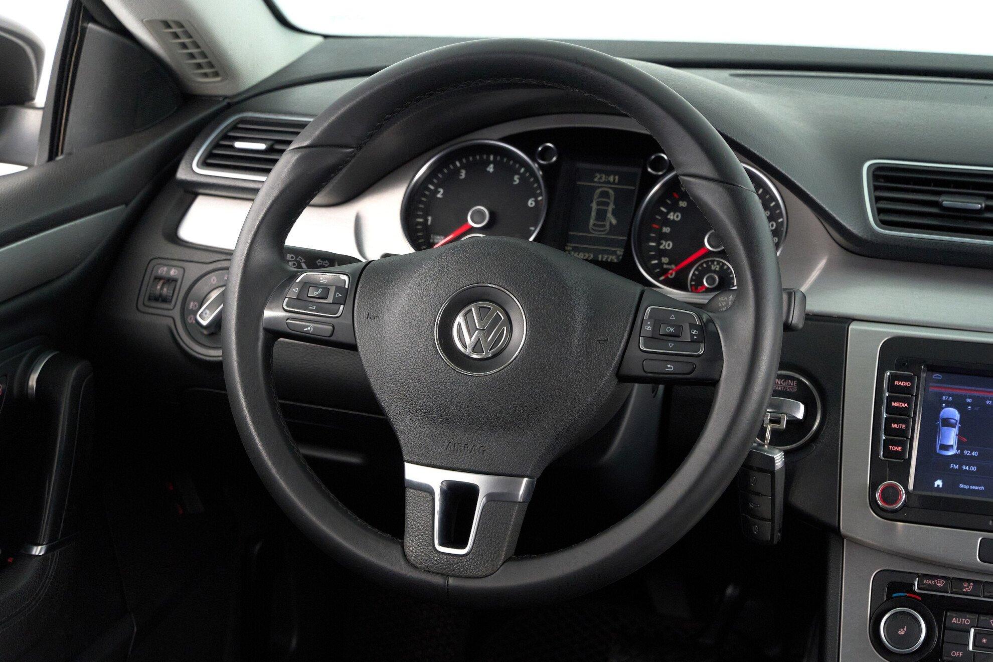Volkswagen Passat CC 2011, серый