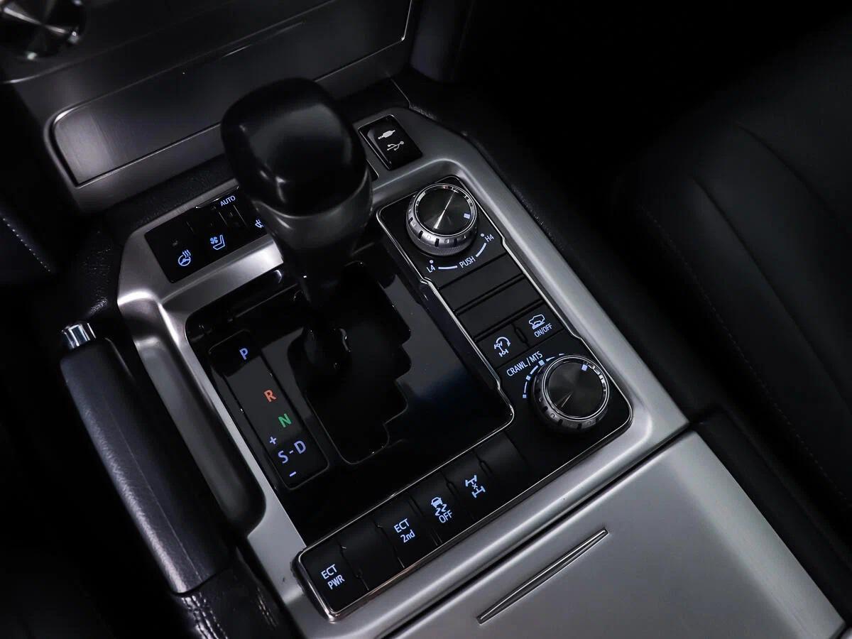Toyota Land Cruiser 2016, черный