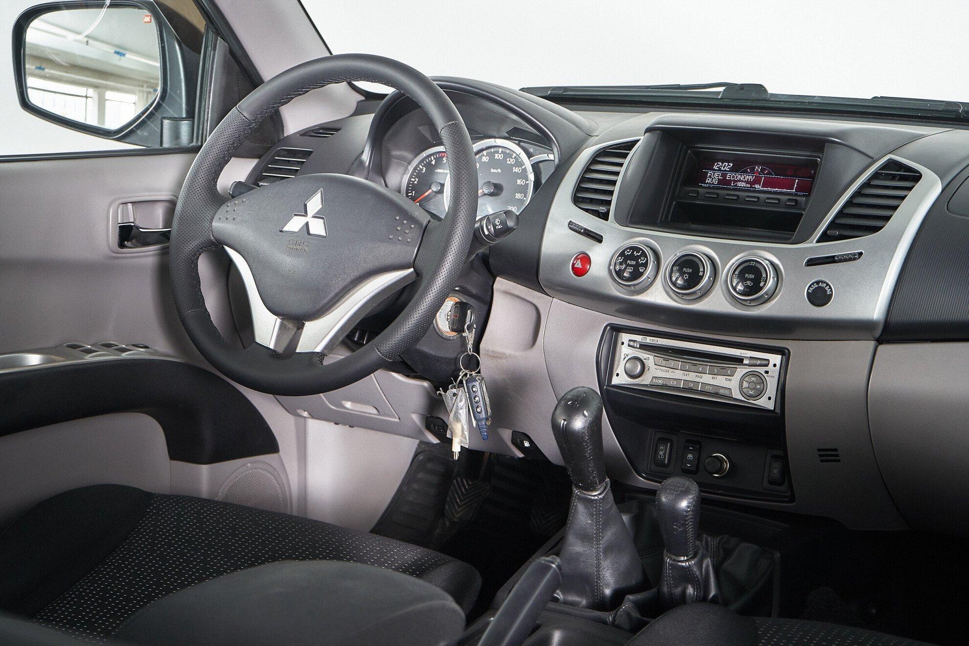 Mitsubishi L200 2014, черный