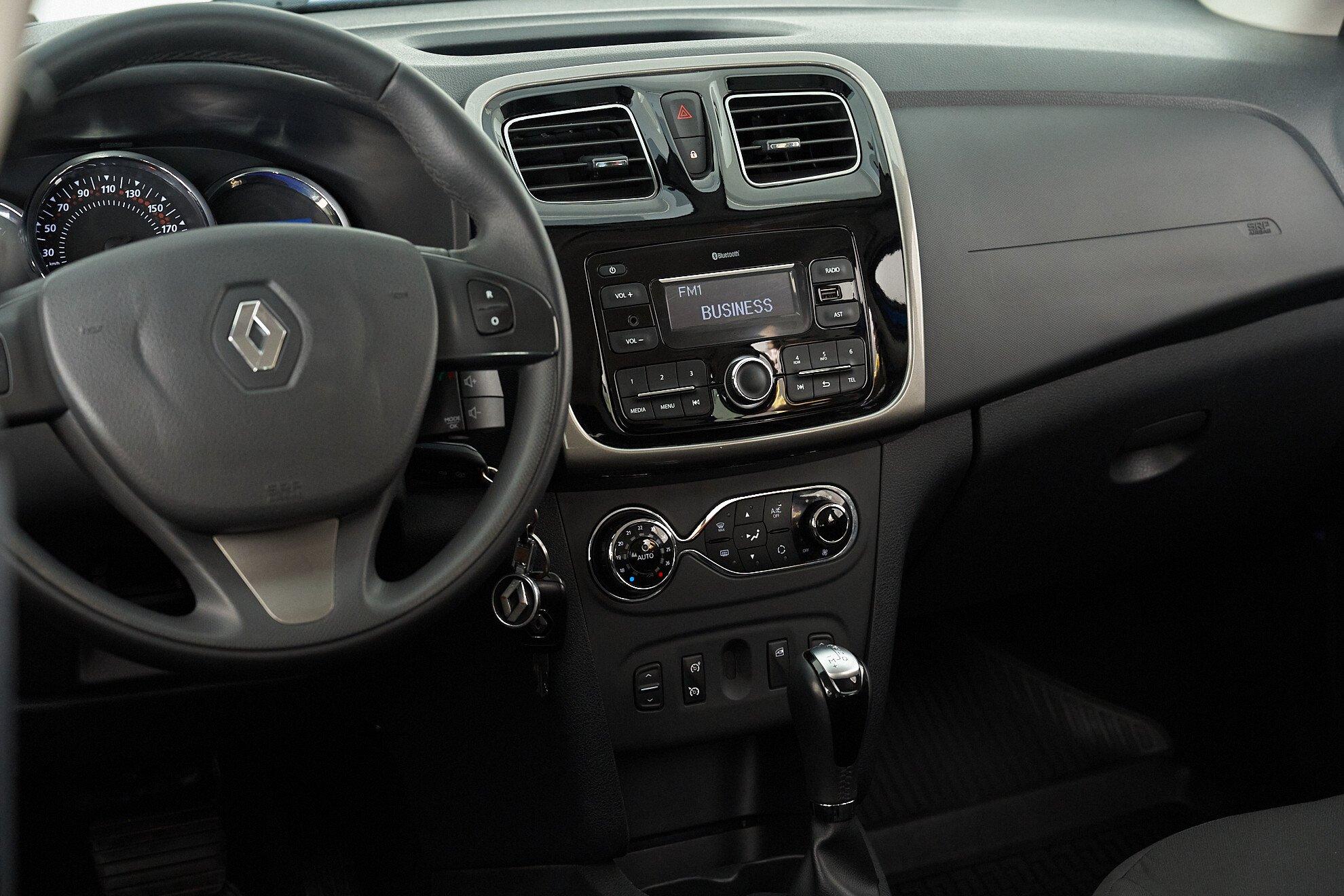 Renault Sandero 2018, синий