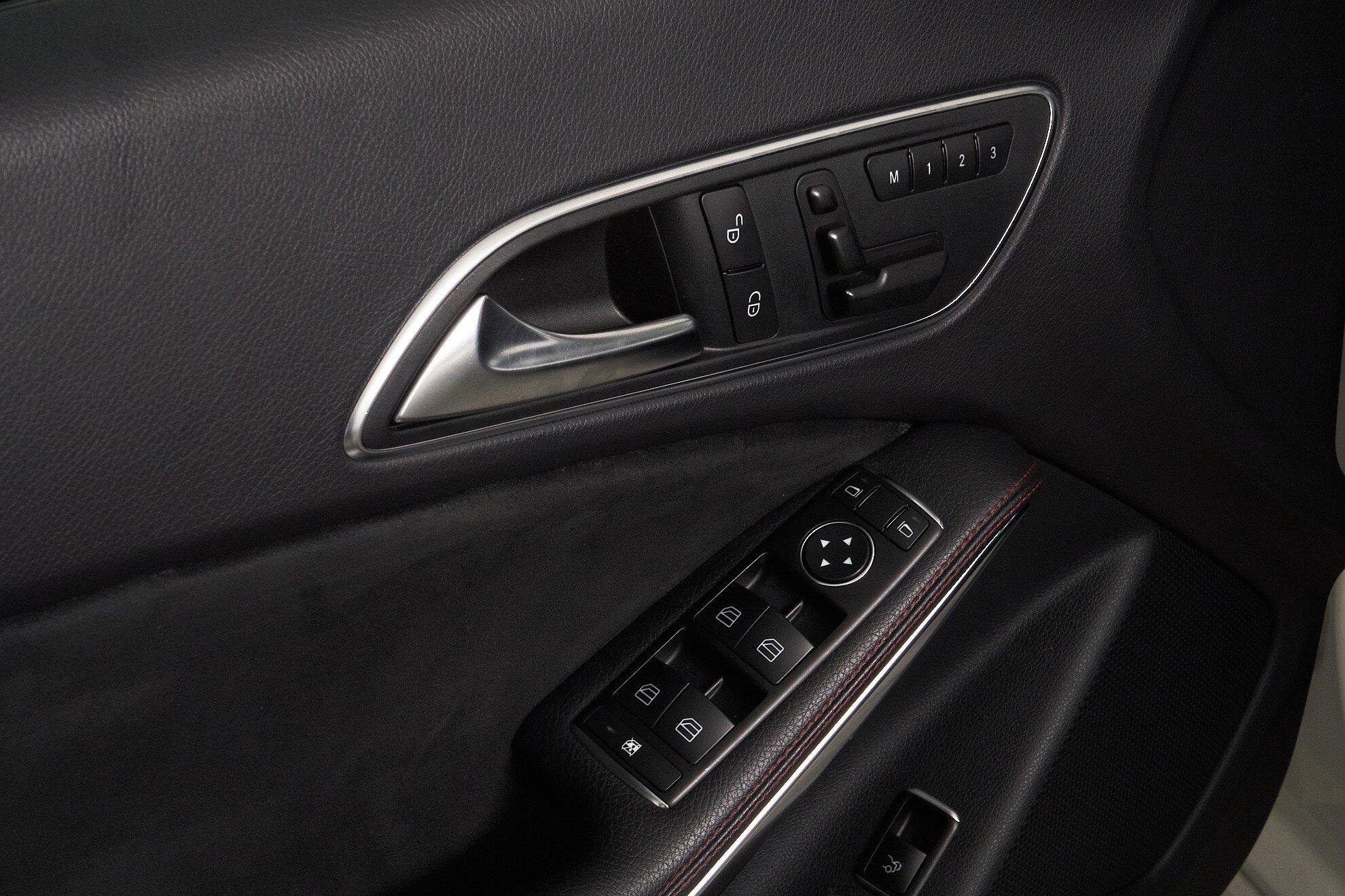 Mercedes-Benz CLA 2013, белый