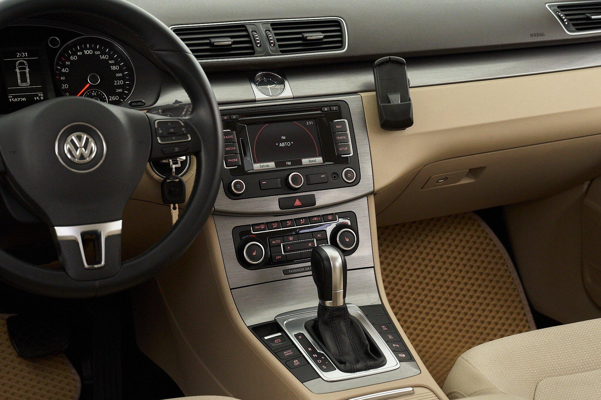 Volkswagen Passat 2012, серый