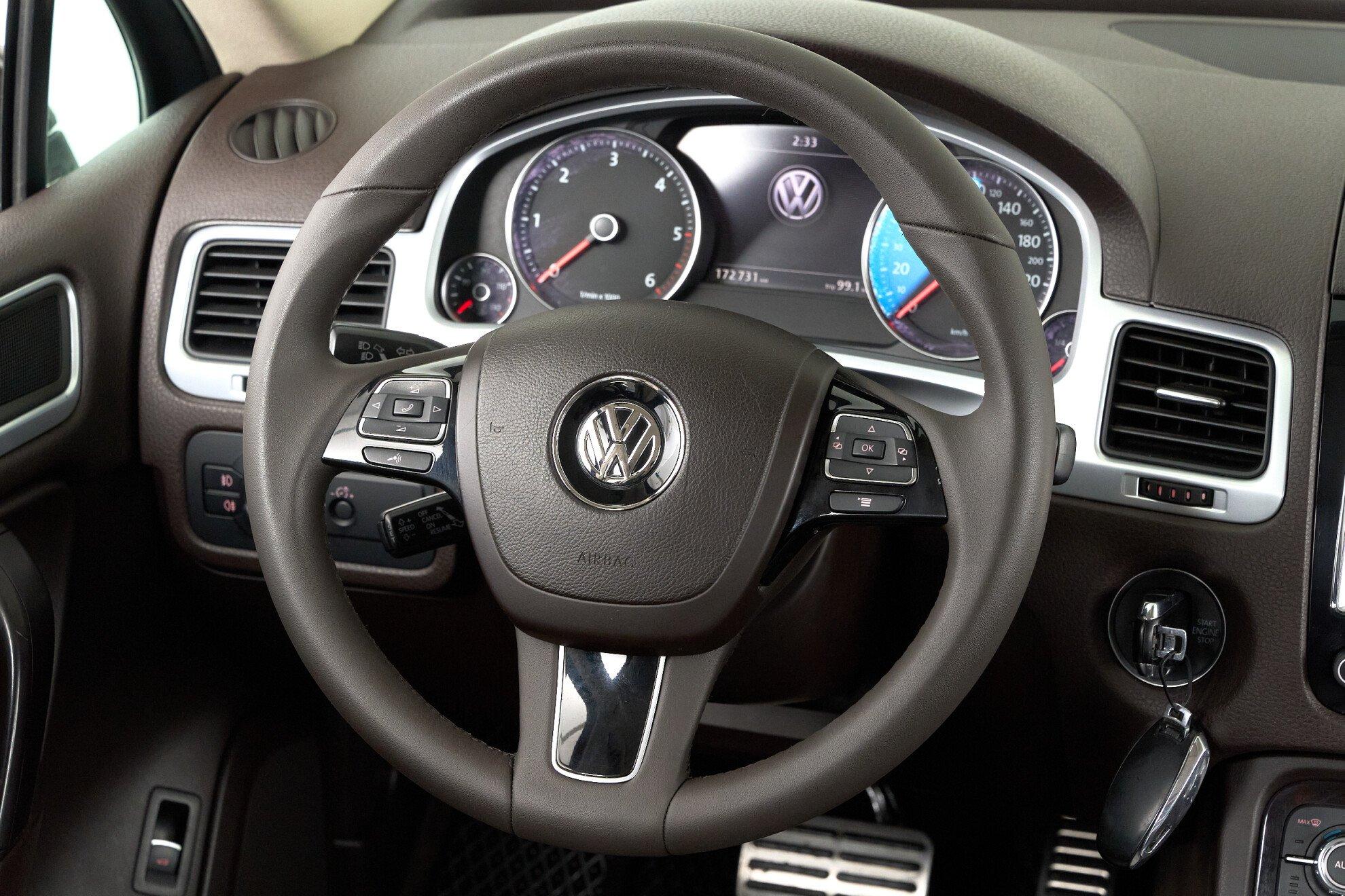 Volkswagen Touareg 2011, коричневый