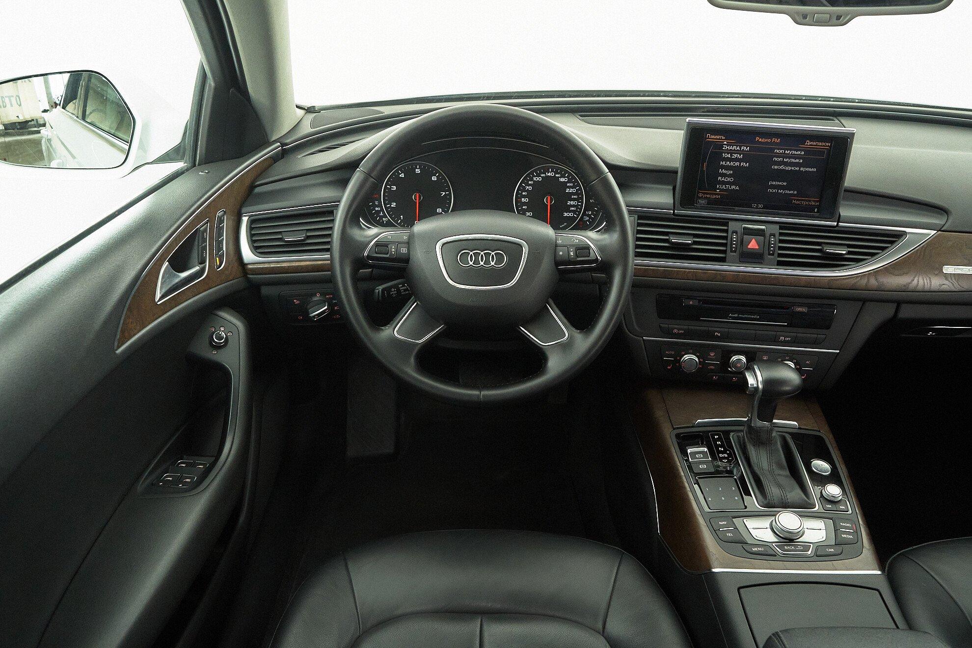 Audi A6 2011, белый