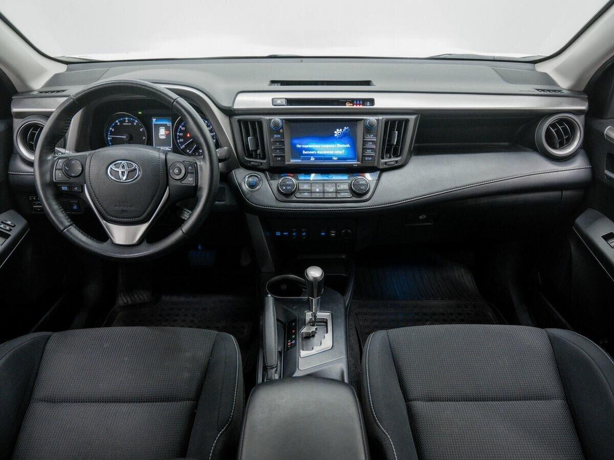 Toyota RAV4 2019, белый