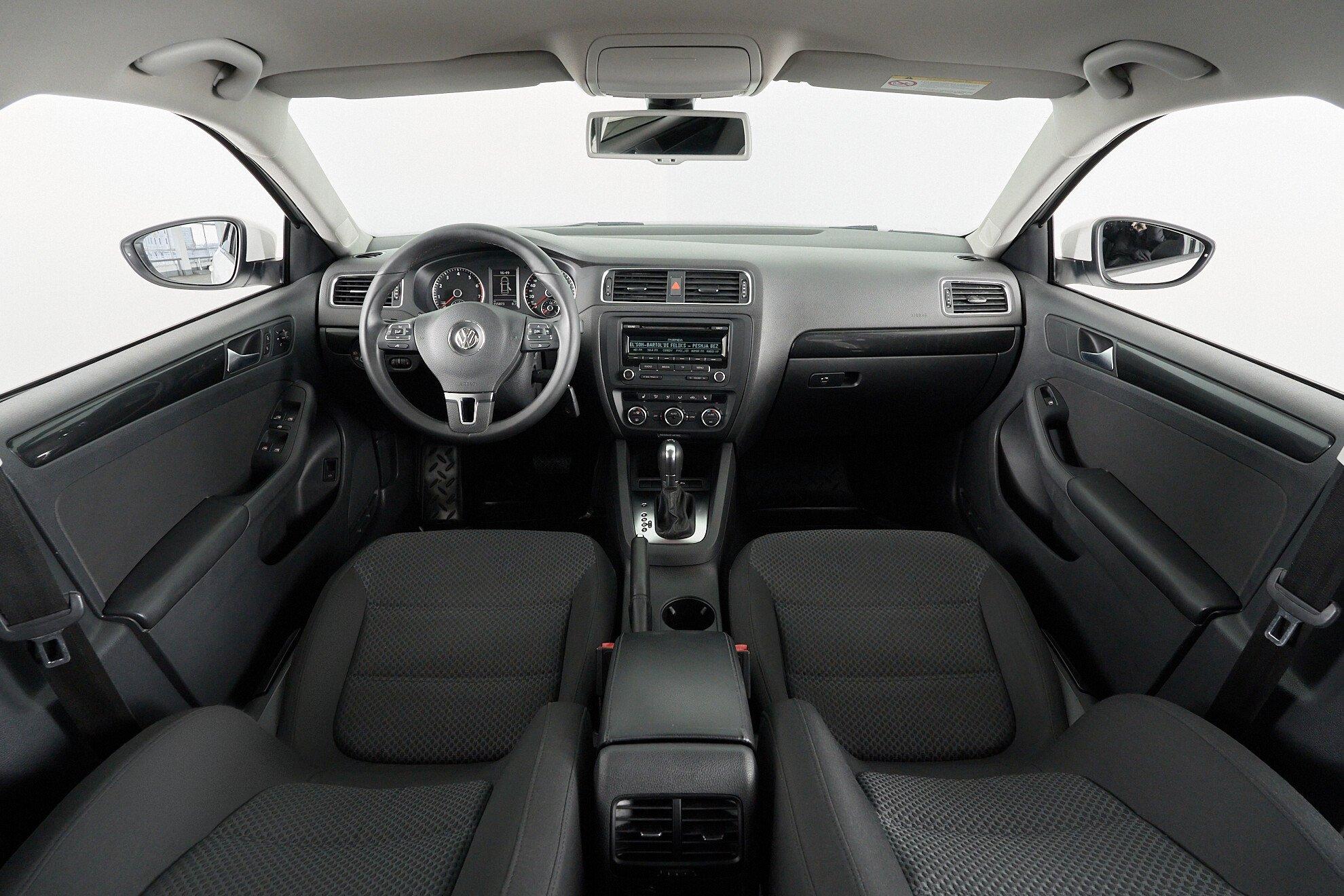 Volkswagen Jetta 2013, белый