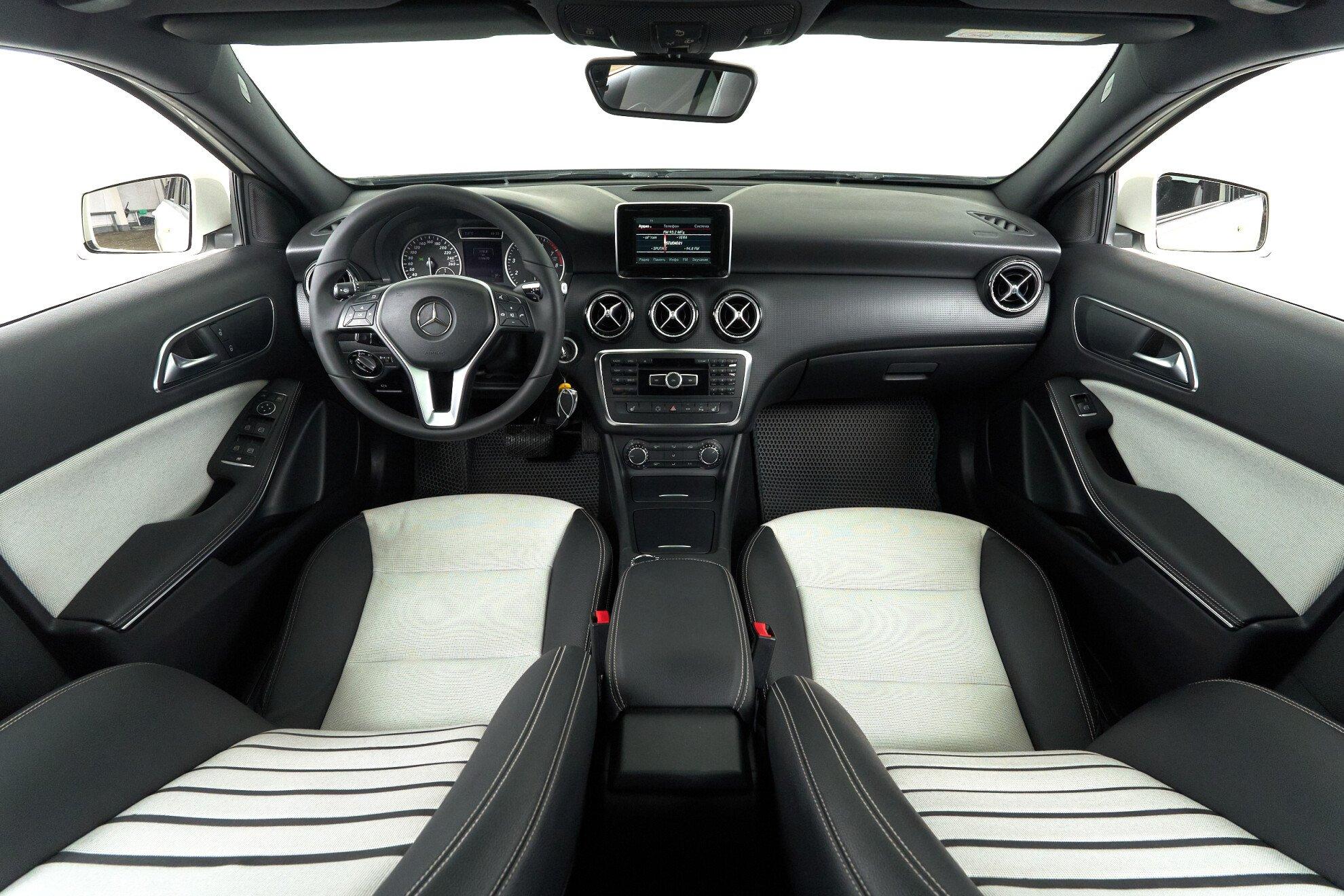 Mercedes-Benz A-Класс 2013, белый