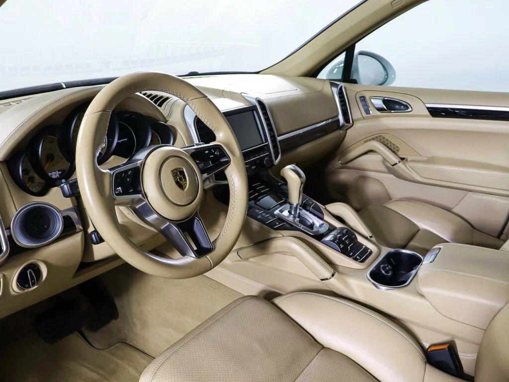 Porsche Cayenne 2018, белый