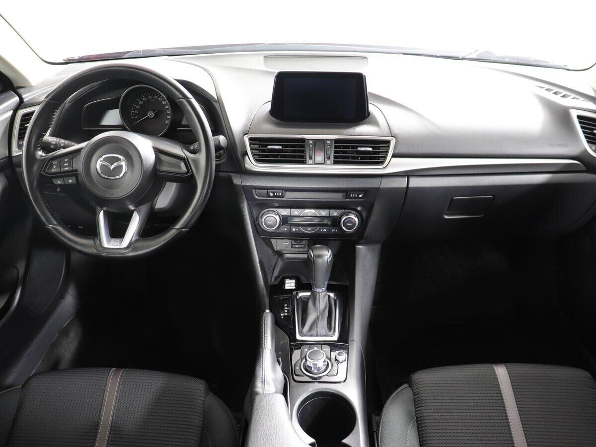 Mazda 3 2018, красный