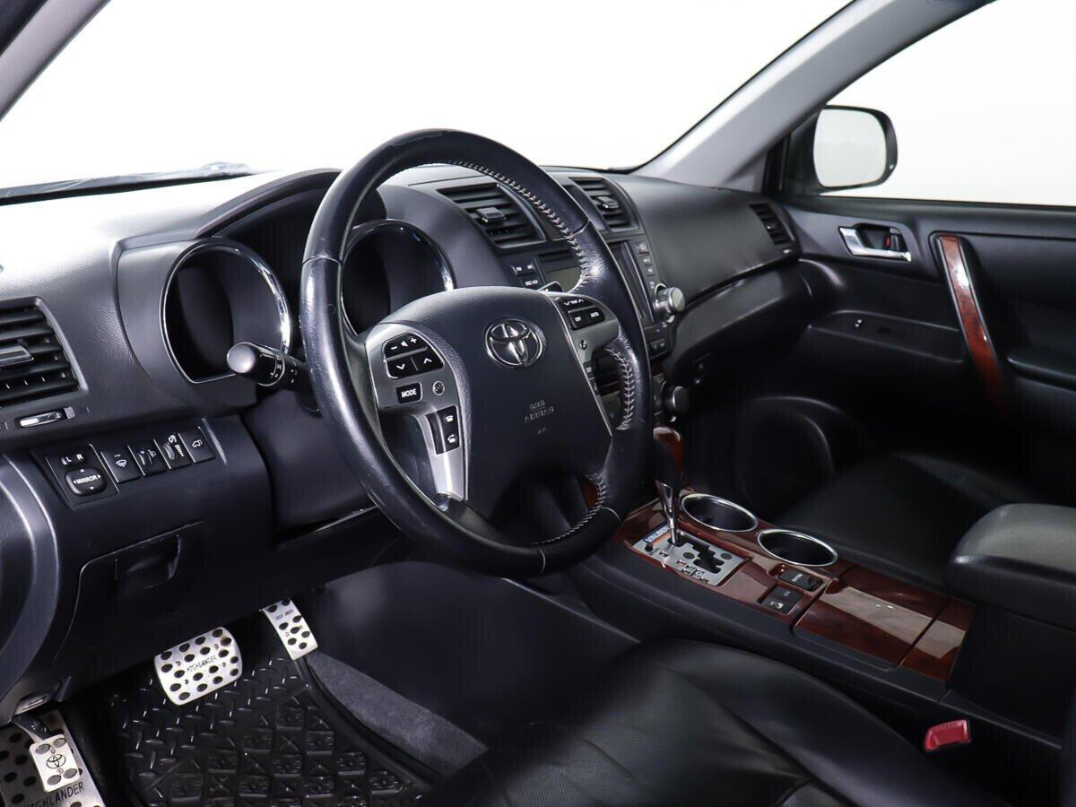 Toyota Highlander 2012, белый