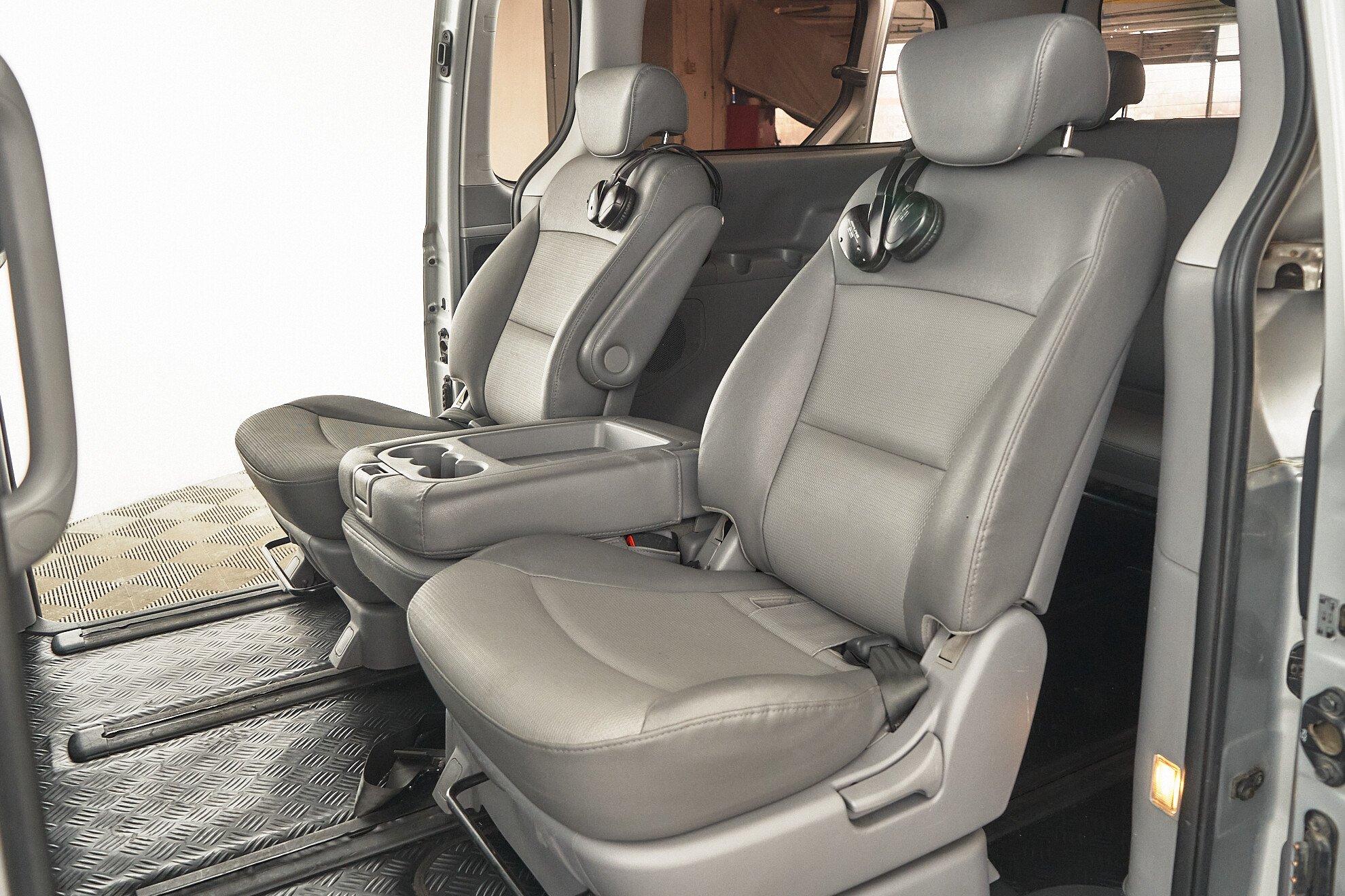 Hyundai Grand Starex 2012, серебряный