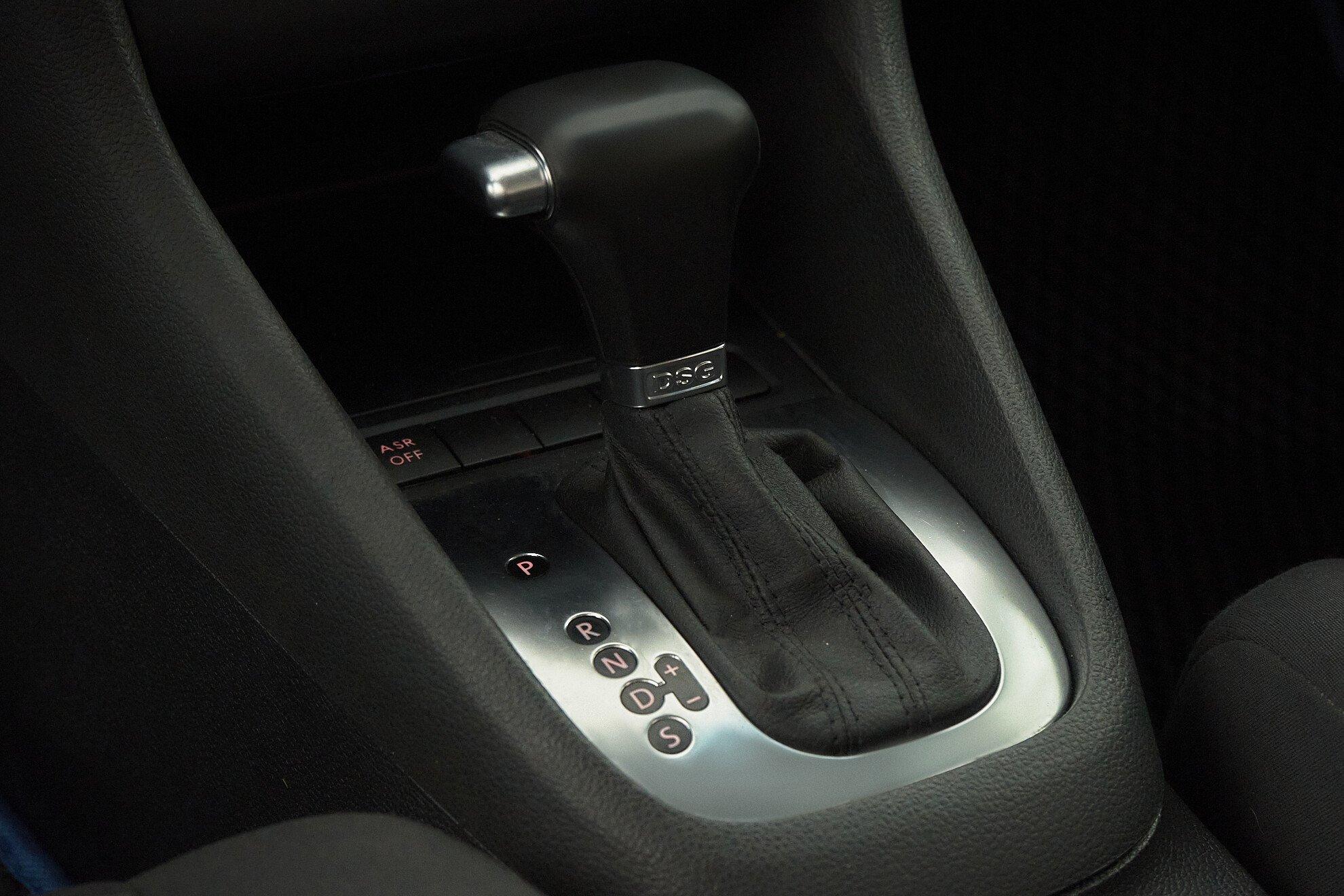 Volkswagen Golf 2011, синий