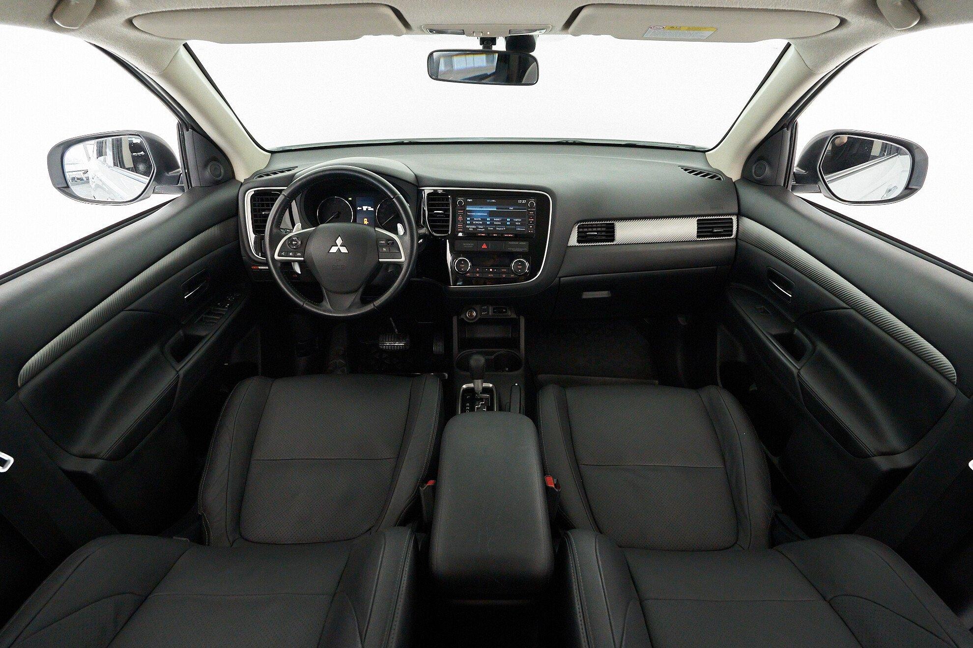 Mitsubishi Outlander 2013, белый