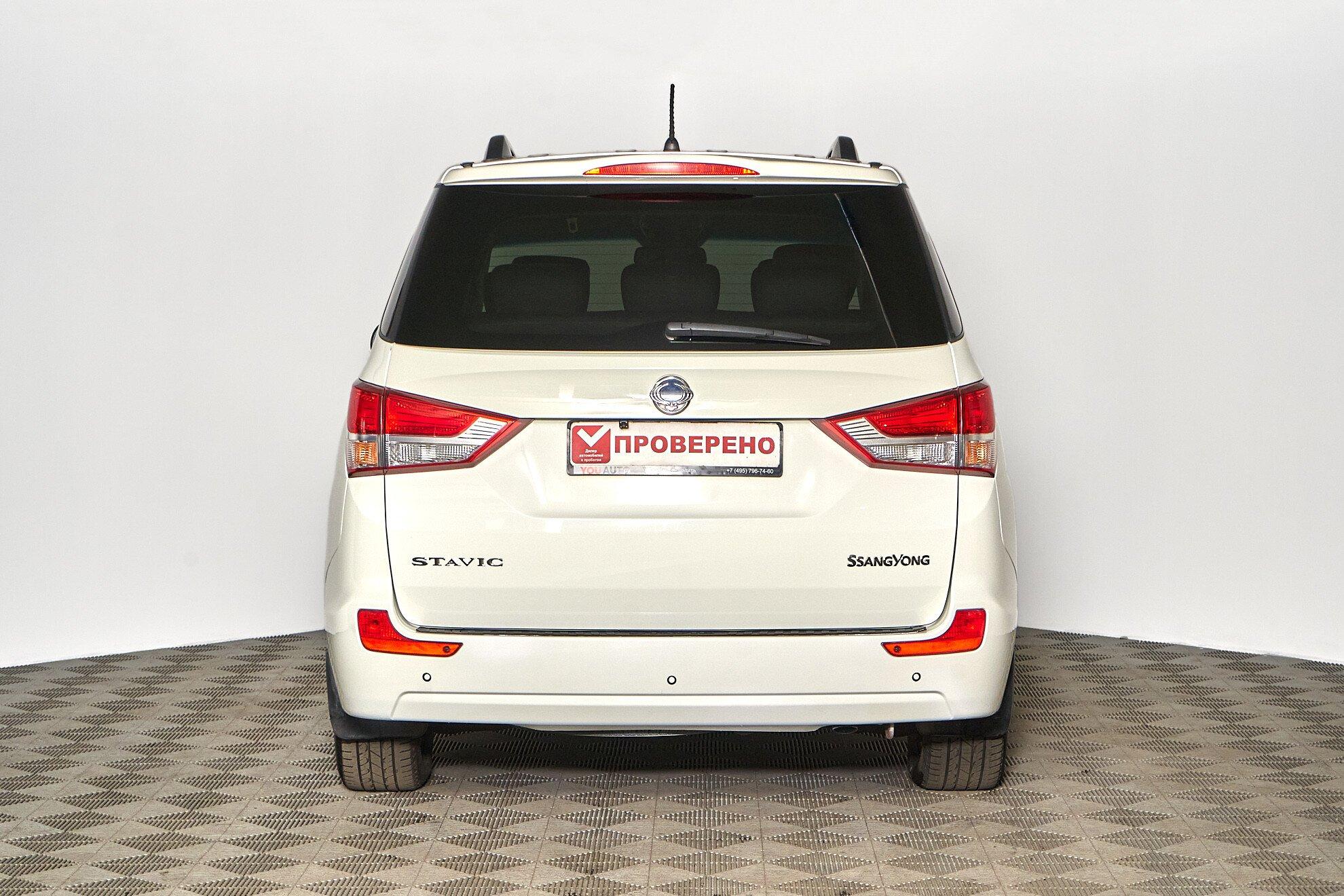 SsangYong Stavic 2013, белый