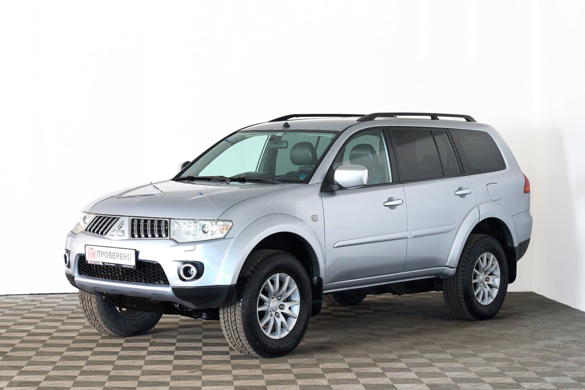 Mitsubishi Pajero Sport 2010, серебряный