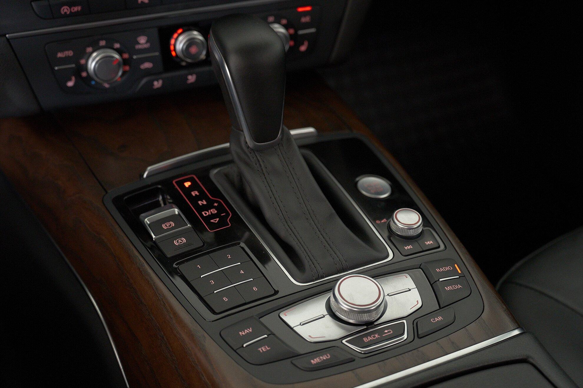 Audi A6 2014, белый
